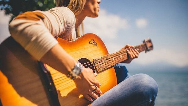 Cách chơi Guitar điệu Ballad và những bài hát điệu Ballad mới nhất hiện nay