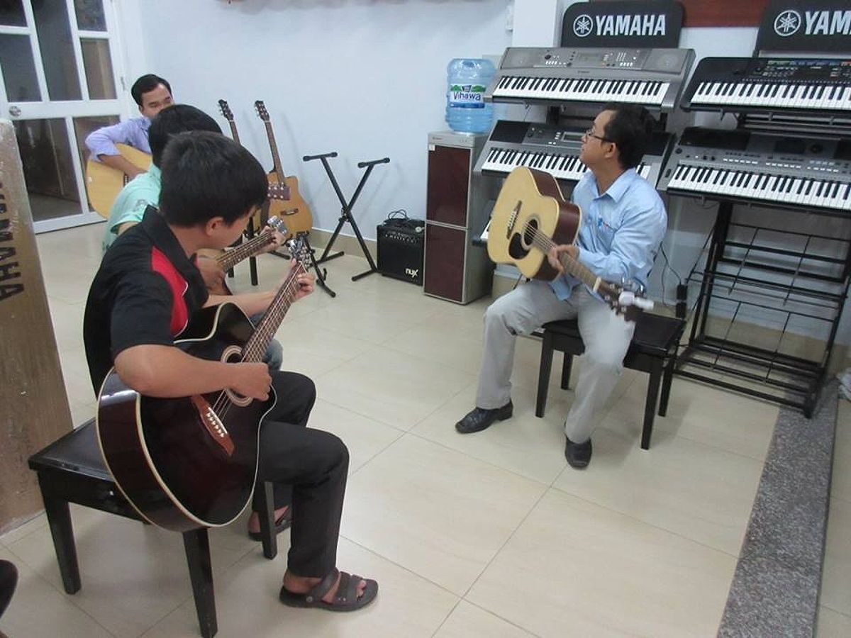 Mới học guitar nên bắt đầu từ đâu với đàn guitar acoustic