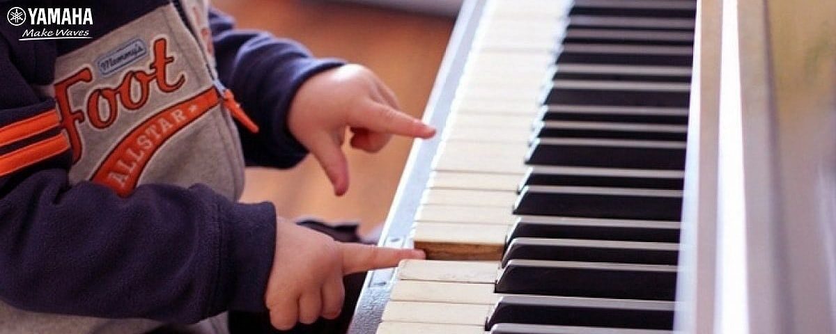 Học đàn piano cho người mới bắt đầu với hình ảnh bàn phím piano và các nốt nhạc cơ bản