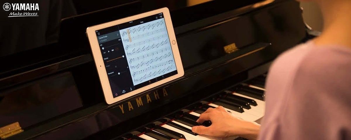 Hình ảnh người chơi piano với tư thế ngồi đúng cách